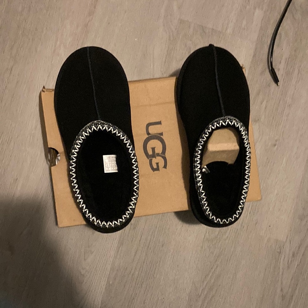 NEW! UGG slippers